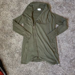 Olive green Caslon asymmetrical zip tunic length sweater jacket size M